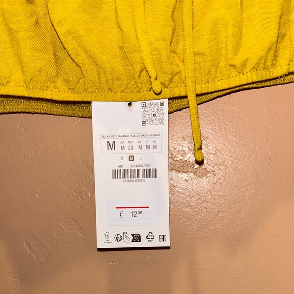 Brand New With Tags ZARA Yellow
Cropped Halter Top. Women's size Medium. - Picture 7 of 8
